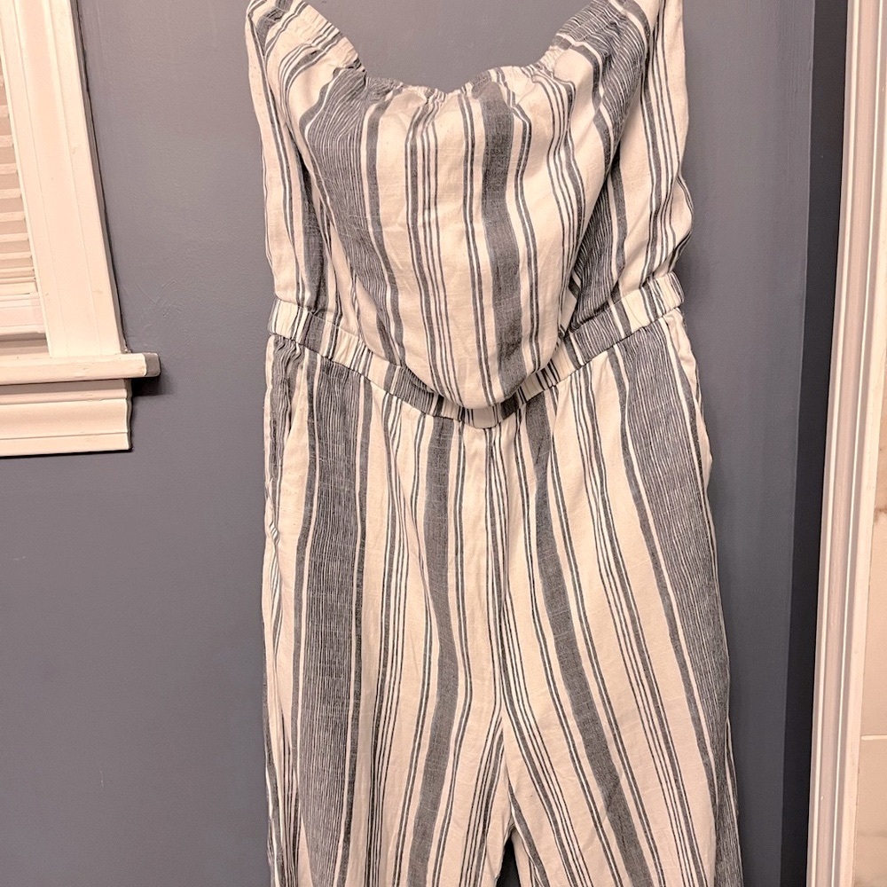 Striped Jumpsuit in gray and white